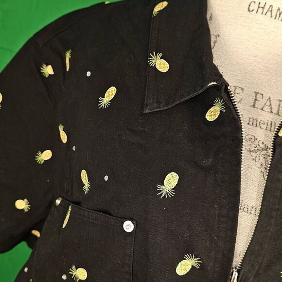 NWT Quacker Factory Black Embroidered Pineapple Short Sleeve Full Zip Jacket 3X - Picture 3 of 4